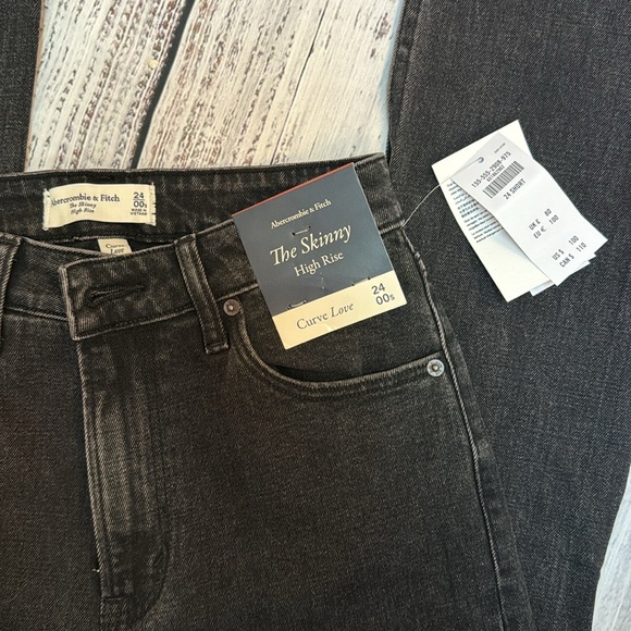 NWT Abercrombie The Skinny High Rise Curve Love Black Jean - Size 24 Short - Picture 3 of 5